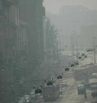 Milan smog in 2006.jpg